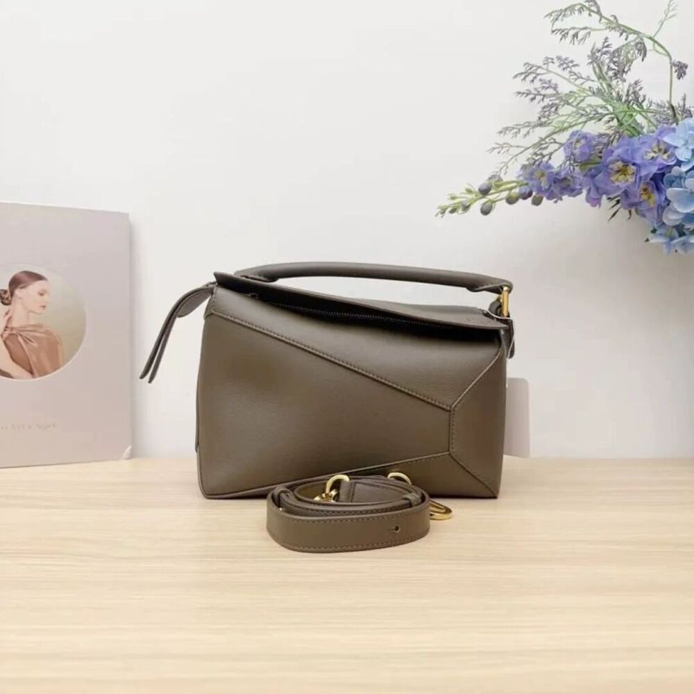 Loewe Women Pre-Loved Bag Very Good Condition